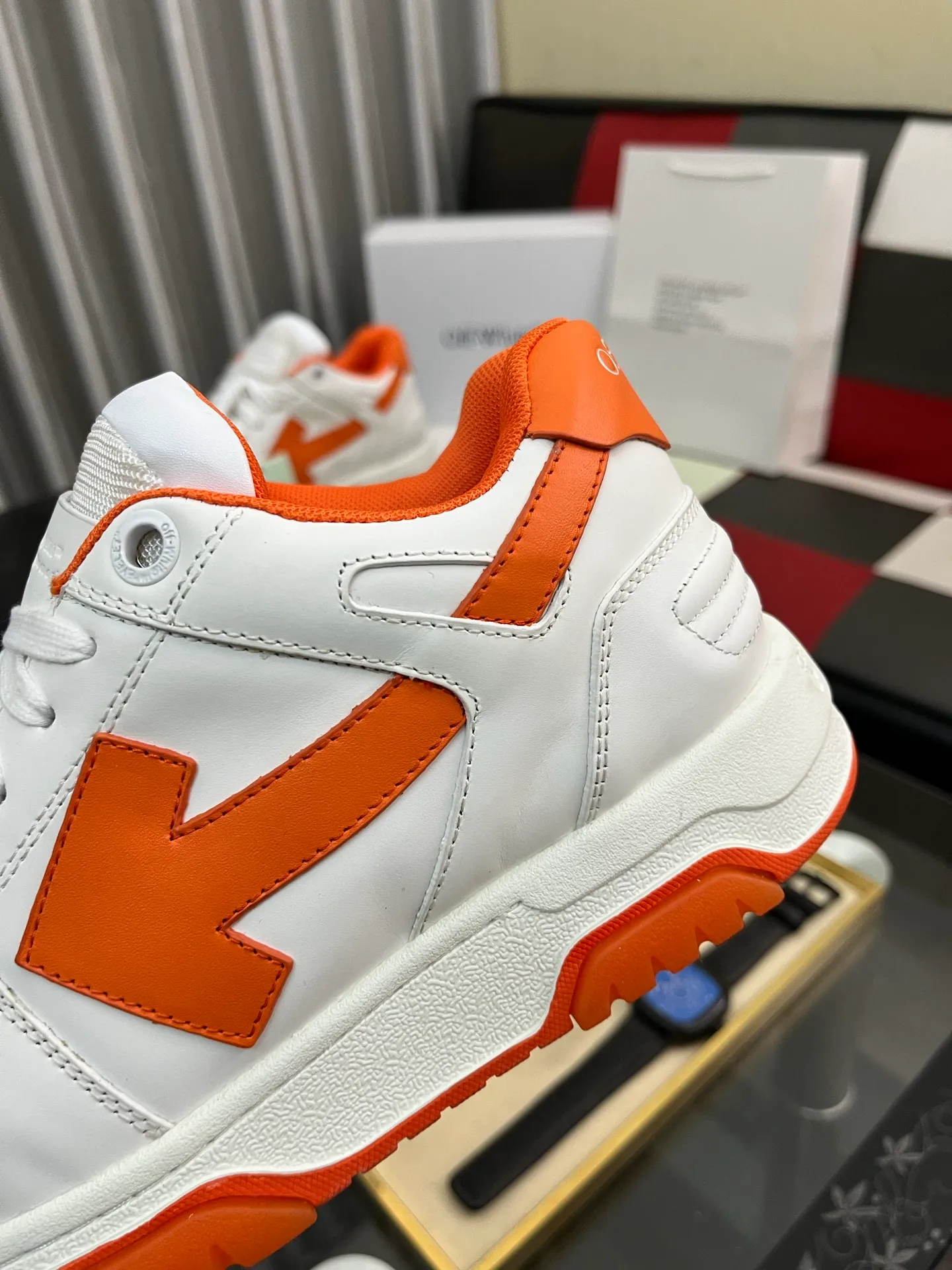 Men's shoes 💰600⌚️⌚️ OFF-White C/O VirGil Abloh fashionable and versatile casual shoes. Exclusive first release of the new model. Made of environmentally friendly cowhide leather and mesh fabric upper material. The insole is embedded with foam cushioning EVA material. The correct midsole is equipped with EVA lightweight cushioning. External tooth nail rubber outsole. The correct accessories can be customized simultaneously. Women's model: 35-40 Men's model: 39-45